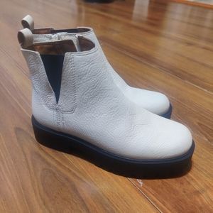 Zodiac White and Black Shiloh Chelsea Boot